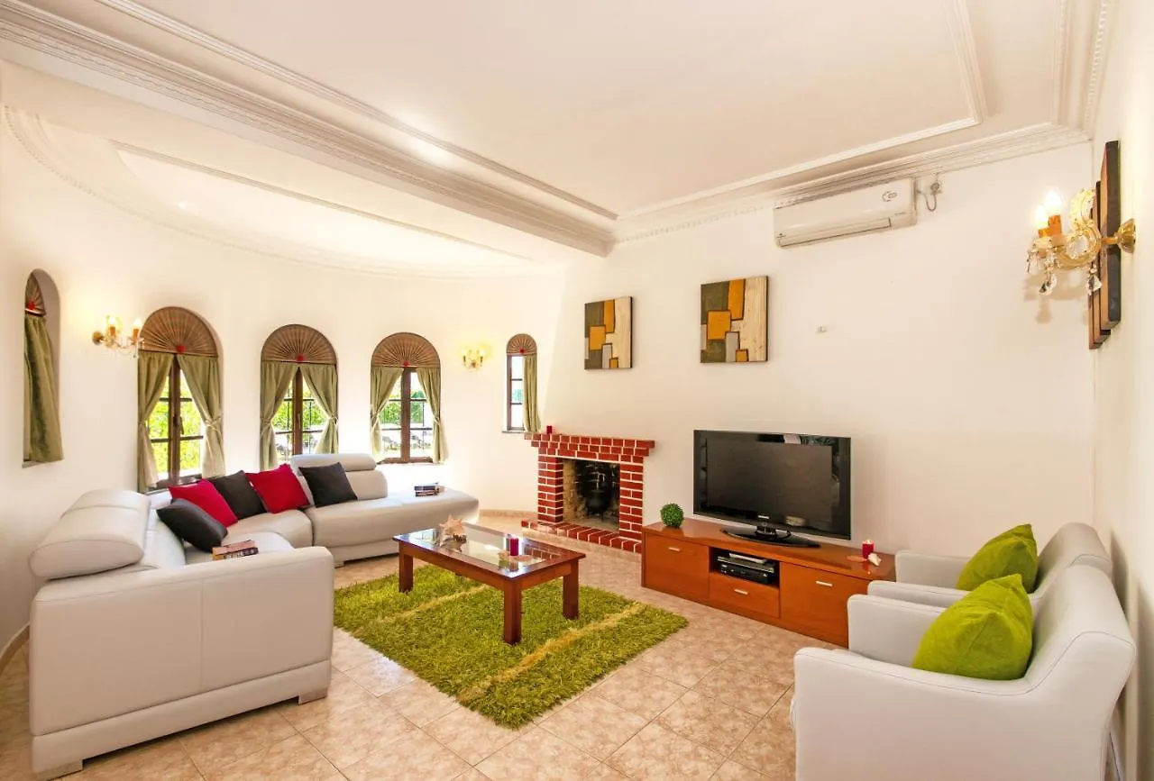 Villa Morais By Algarve Vacation Guia  Guia (Faro)